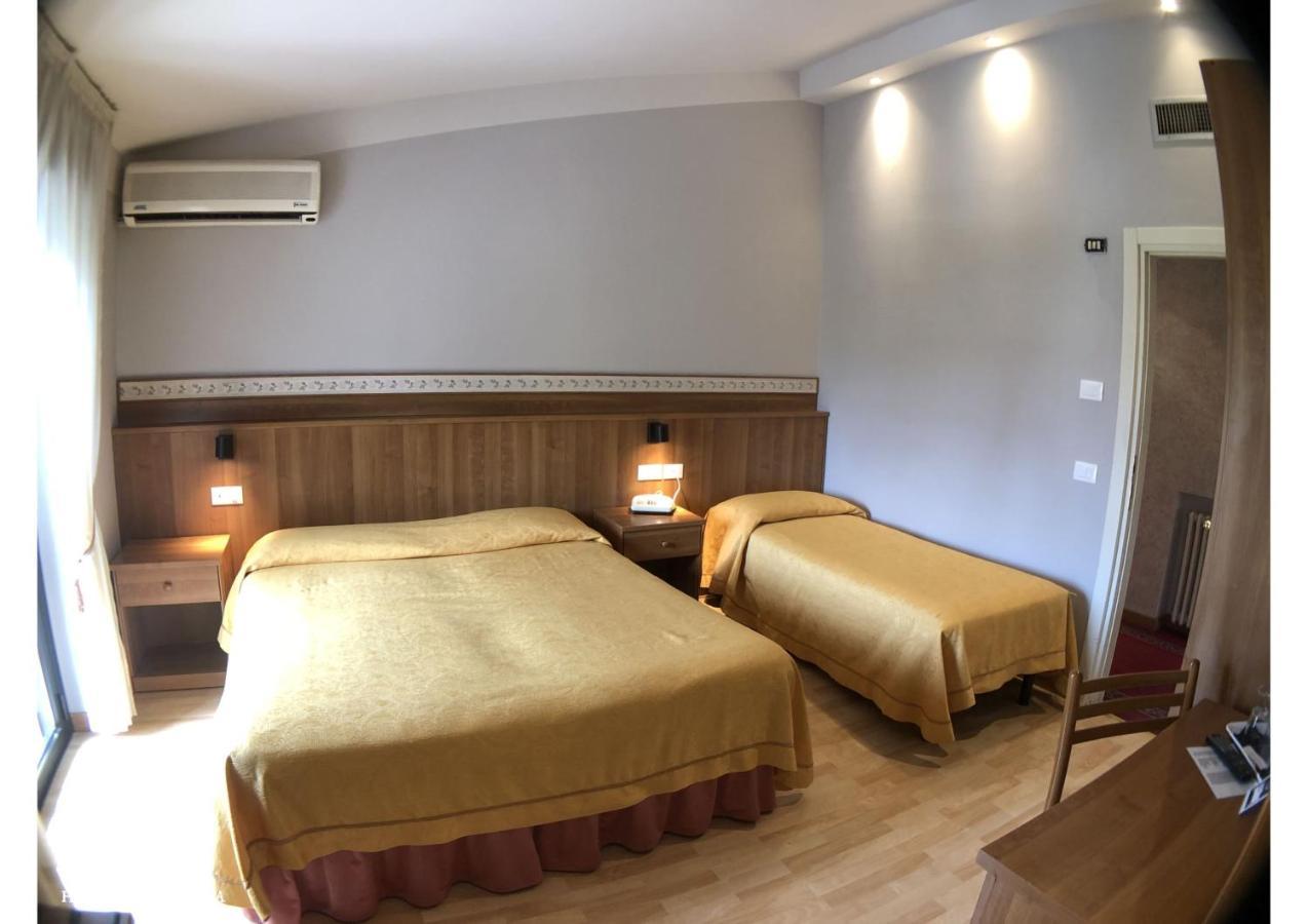 Hotel La Bussola Padenghe sul Garda Zewnętrze zdjęcie
