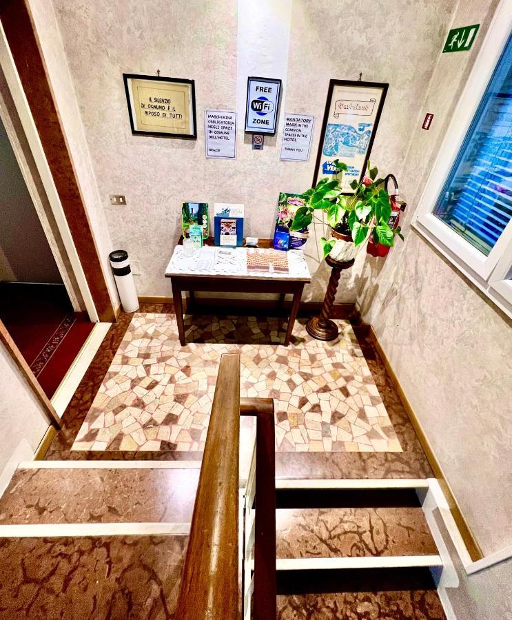 Hotel La Bussola Padenghe sul Garda Zewnętrze zdjęcie