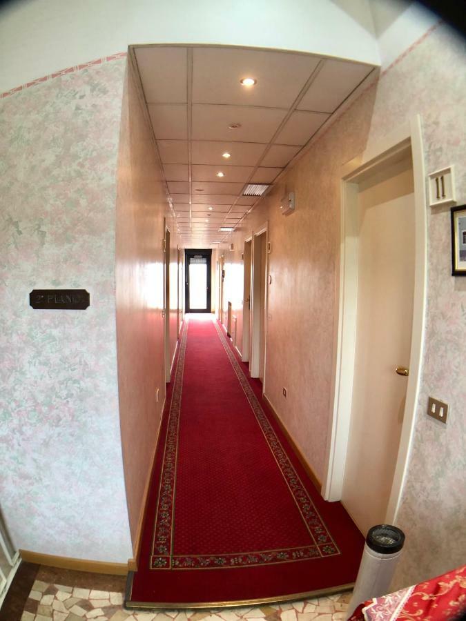 Hotel La Bussola Padenghe sul Garda Zewnętrze zdjęcie
